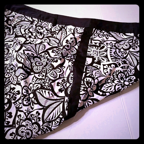 NEW Lane Bryant Floral Sateen Ankle Pants sz 26W - Picture 4 of 5